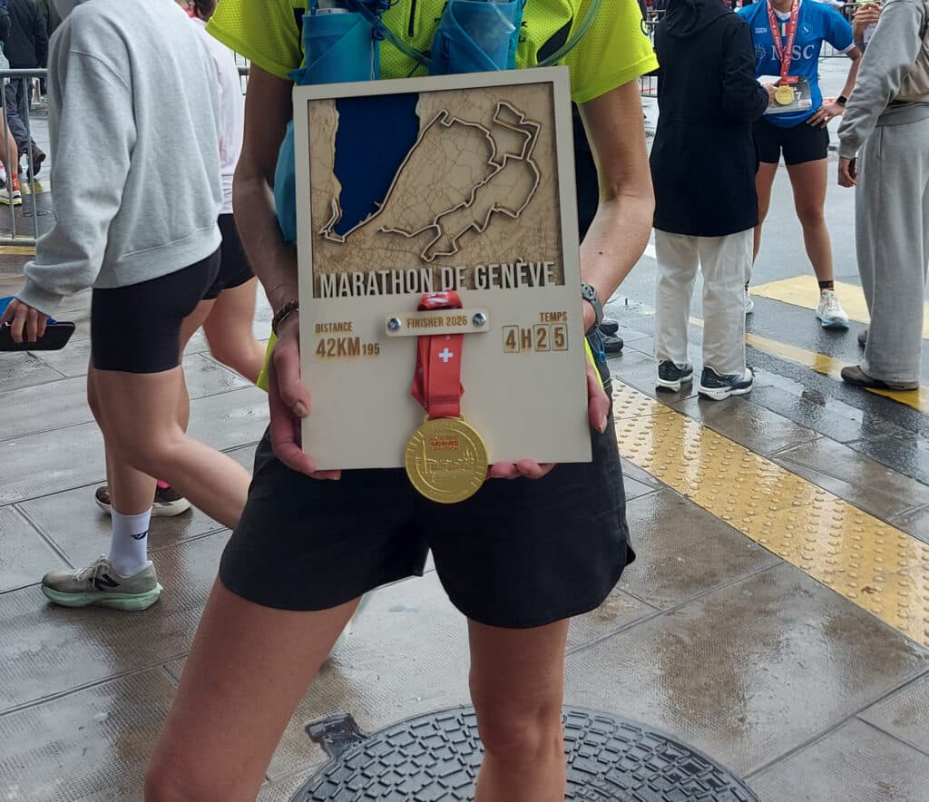 Finisher avec cadre et médaille du marathon de Genève 2026